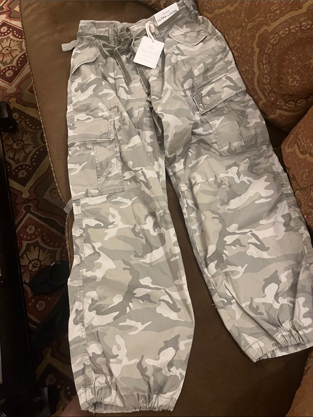 Abercrombie & Fitch Women's Gray Camo Cargo Ankle Pants